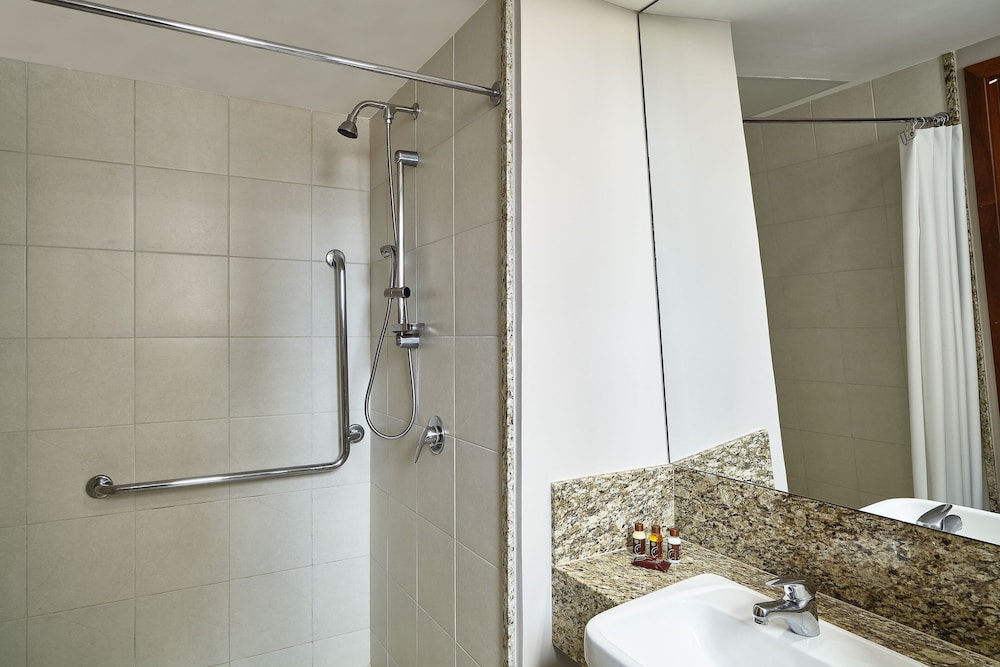 Deluxe Room, 1 King Bed, Ocean View (Mid Floor) - Photo 4