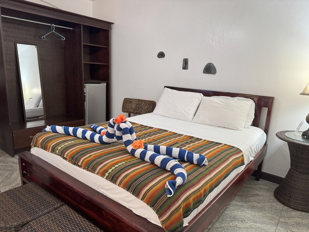 Standard Room, 1 Queen Bed