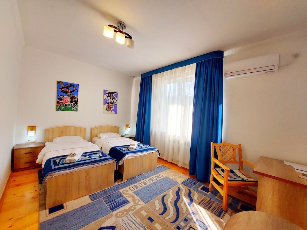 Basic Twin Room photo 3