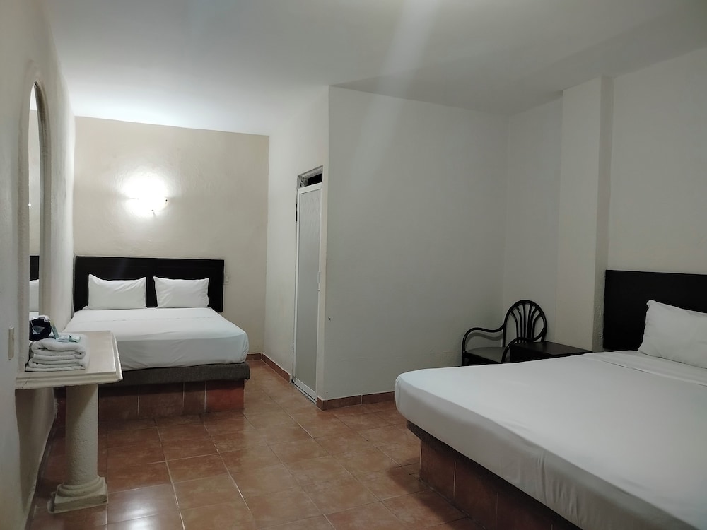 Standard Room, 2 Double Beds photo 2