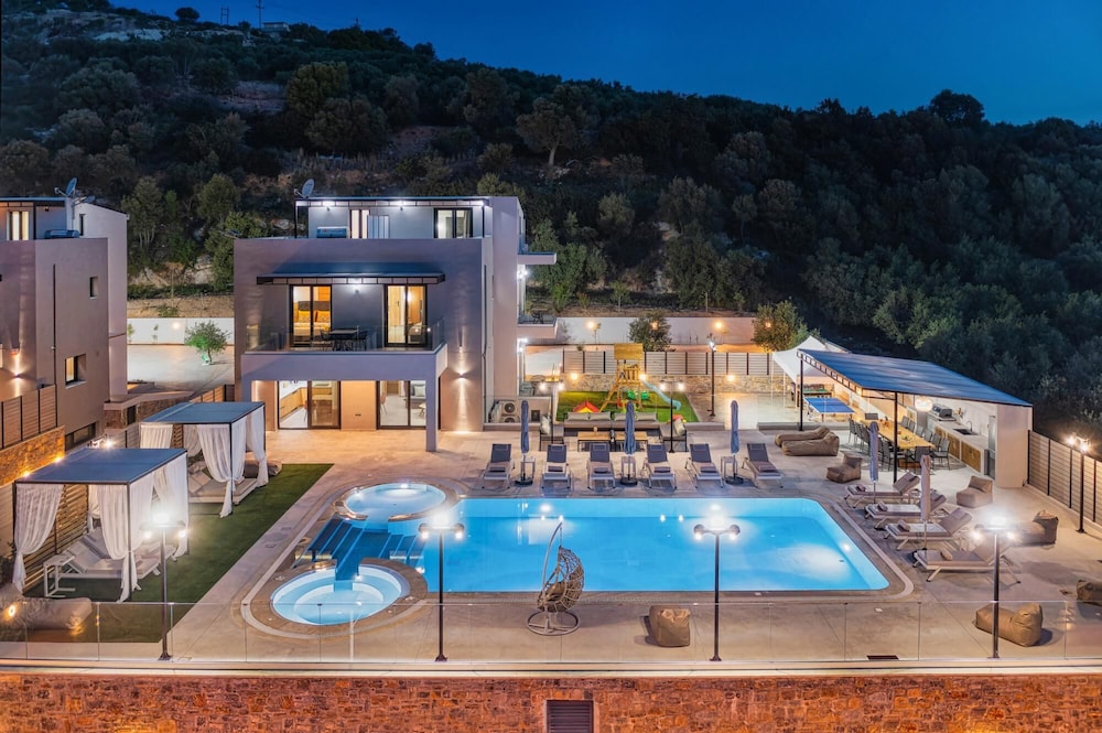 Villa photo 1