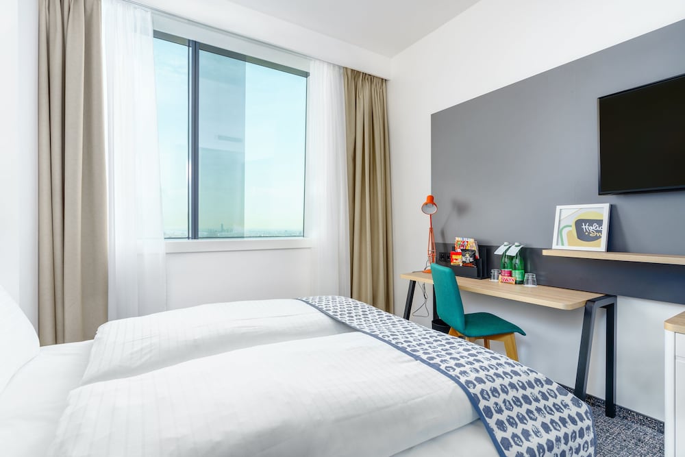 Standard Room, 1 Queen Bed (High Floor)
