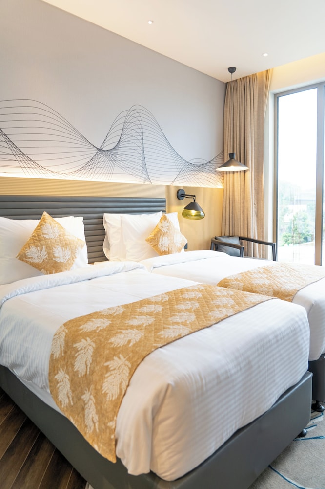 Deluxe Room, 2 Twin Beds, Smoking - Photo 2