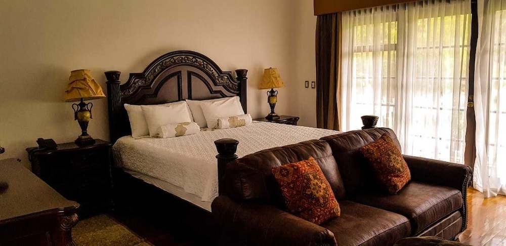 Classic Double Room, Multiple Beds, Non Smoking photo 2