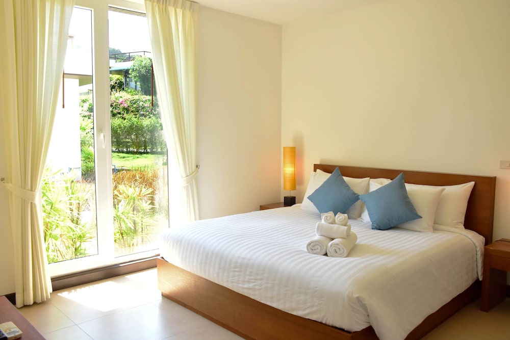 2 Bedroom Deluxe Pool Villa photo 3