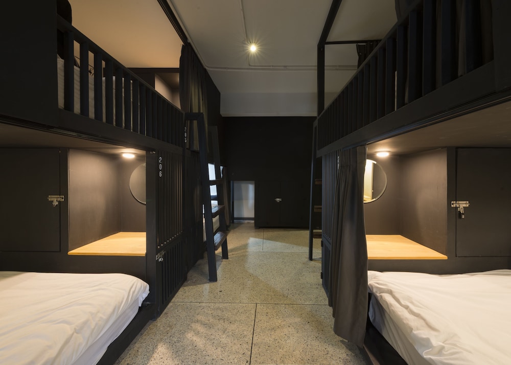 8 Beds Female Dormitory photo 1