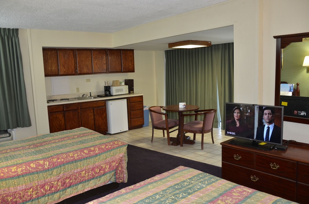 Standard Room, 2 Queen Beds - Photo 4