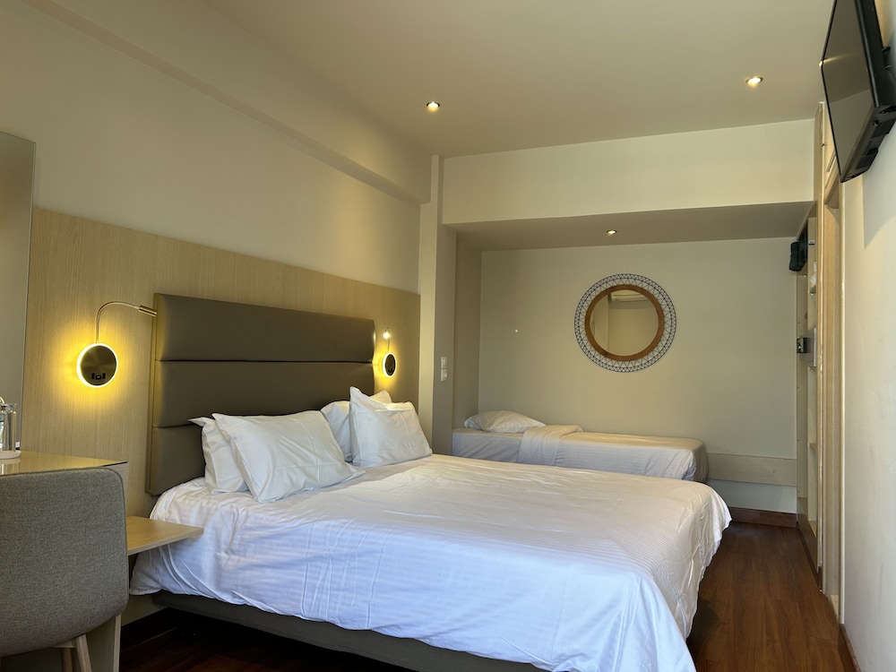 Quadruple Room - Photo 1