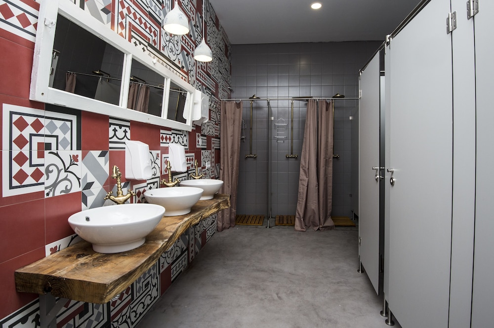 Shared Dormitory, Shared Bathroom photo 2