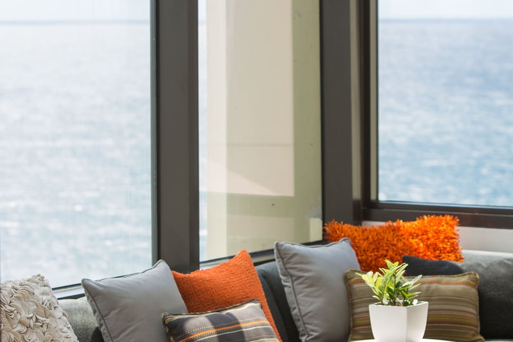 Club Room, 1 King Bed, Partial Ocean View - Photo 9