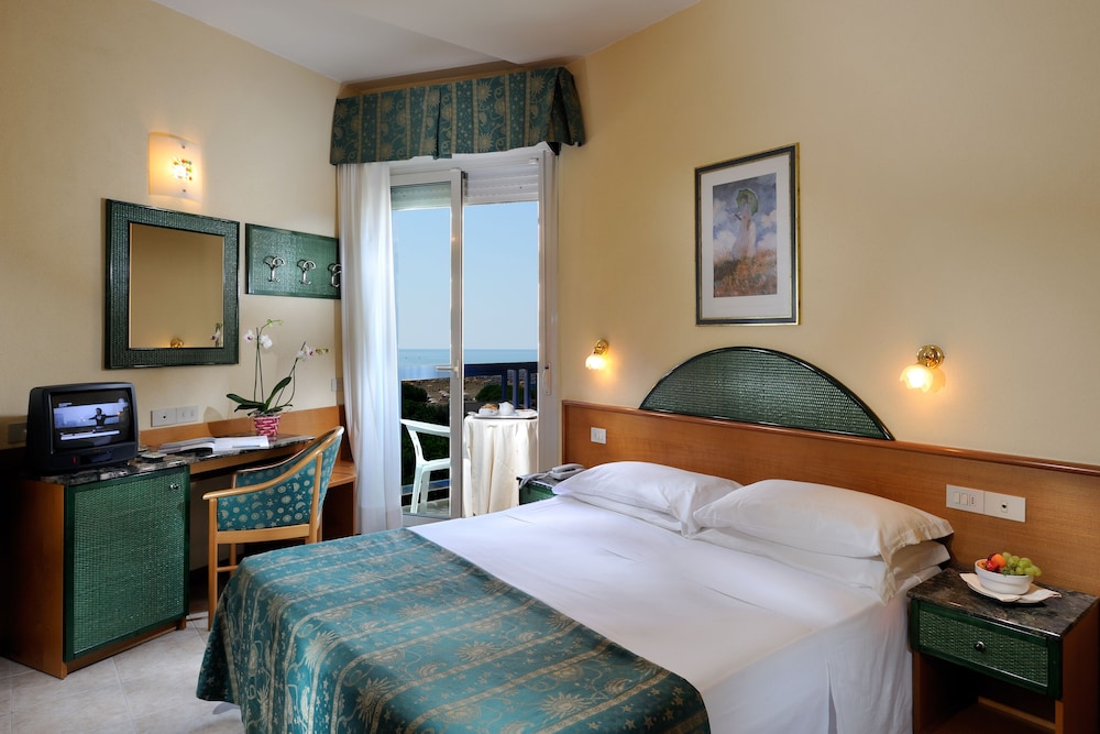 Standard Triple Room photo 2
