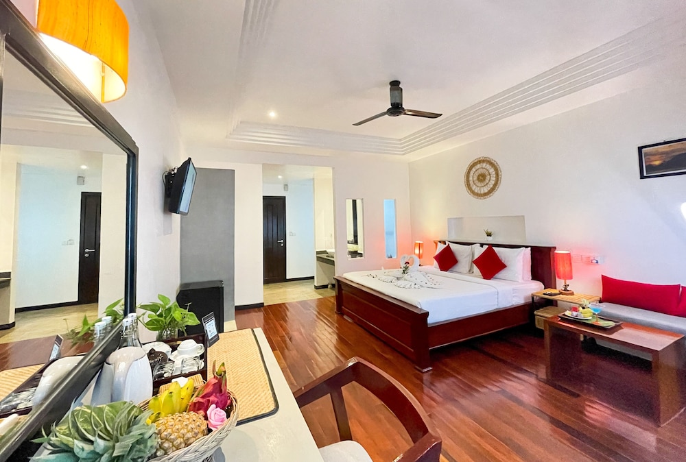 King Suite With Balcony - Photo 7