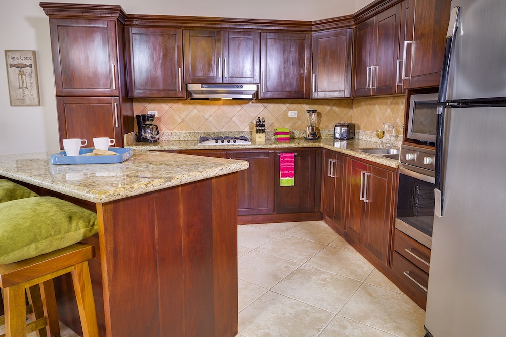 Exclusive Condo, 2 Bedrooms, Pool View photo 3