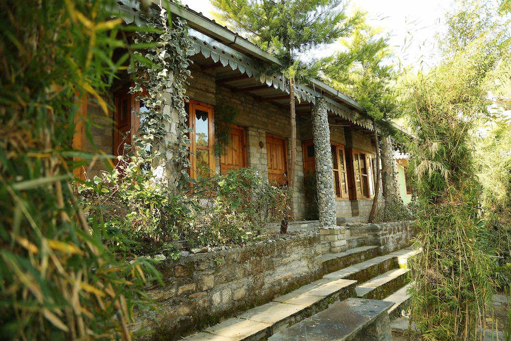 Standard Double Room, 1 Bedroom, Smoking, Mountain View photo 2