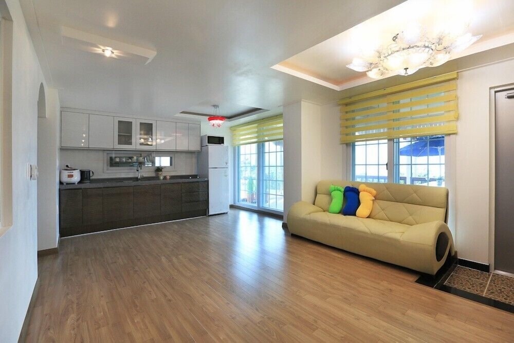 Room (Orange (Family)) - Photo 3