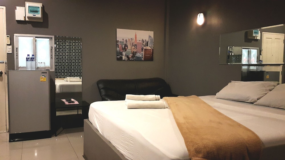 Deluxe Double Room, 1 King Bed photo 3