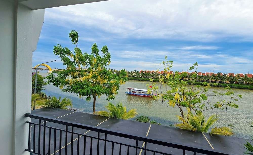 Family Triple Room, Balcony, River View photo 2