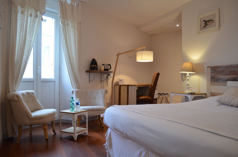 Junior Double Room, Pool Access