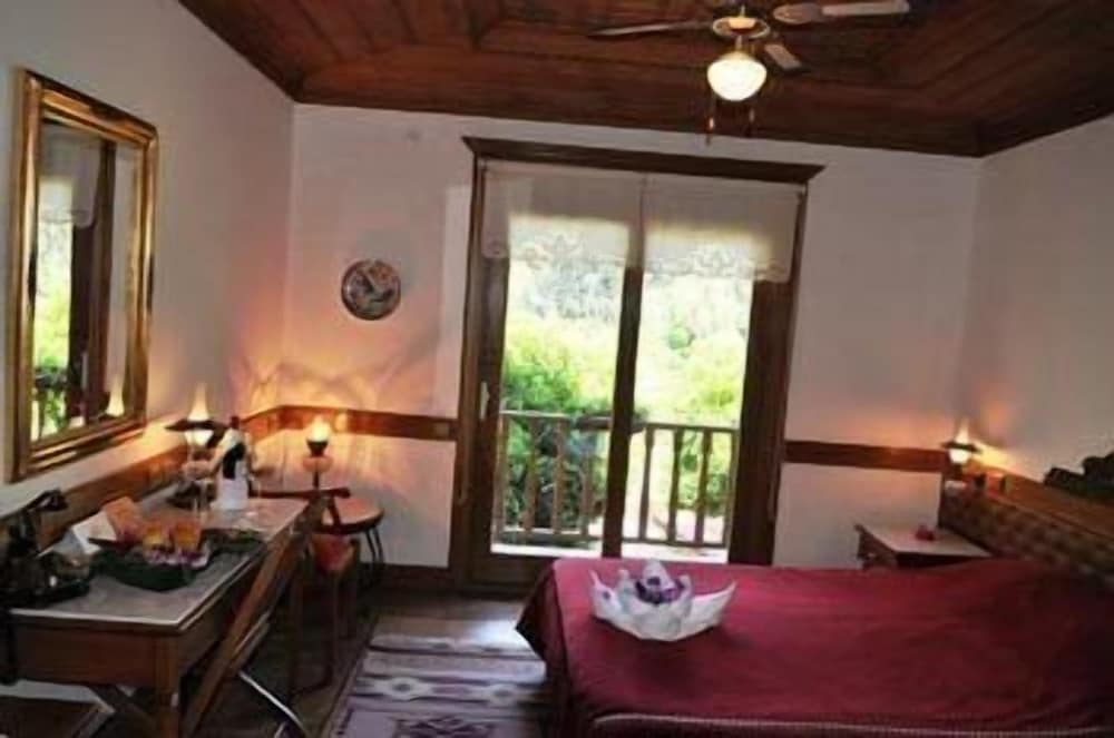 Standard Double Room, 1 Double Bed, Smoking, Mountain View photo 2