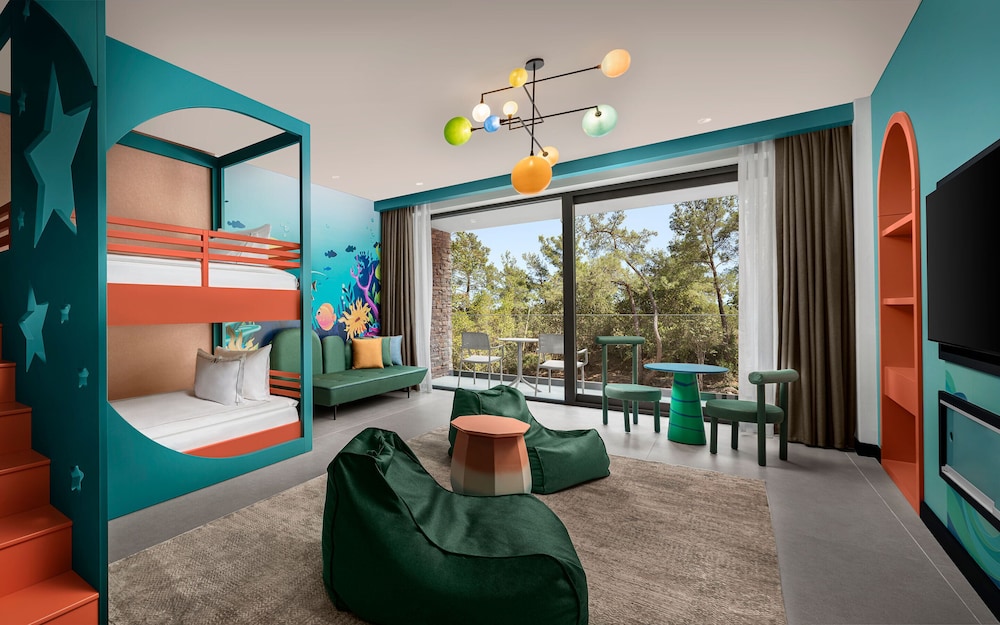 Thema Deluxe Family Room photo 3