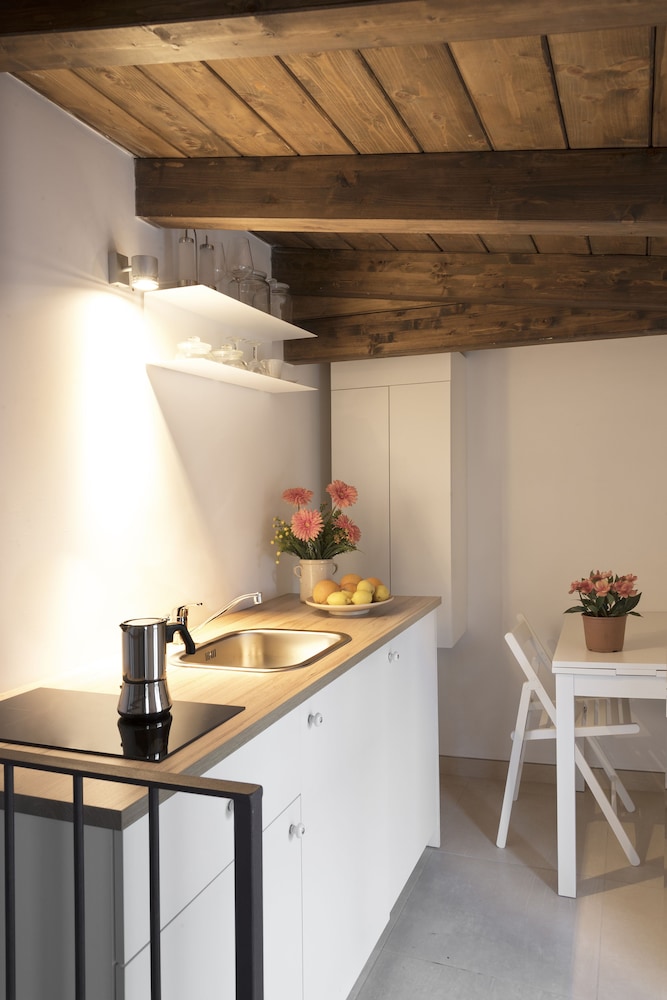 Basic Double or Twin Room, Terrace (Kitchenette) photo 3