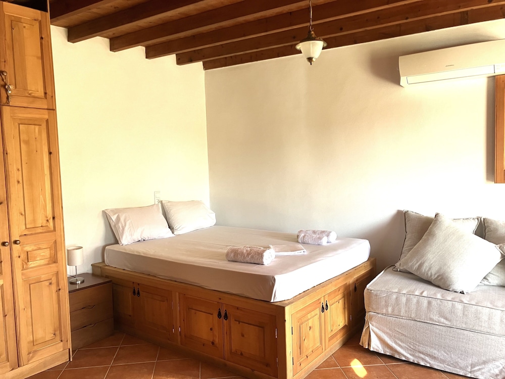 Studio, Sea View, Garden Area photo 1