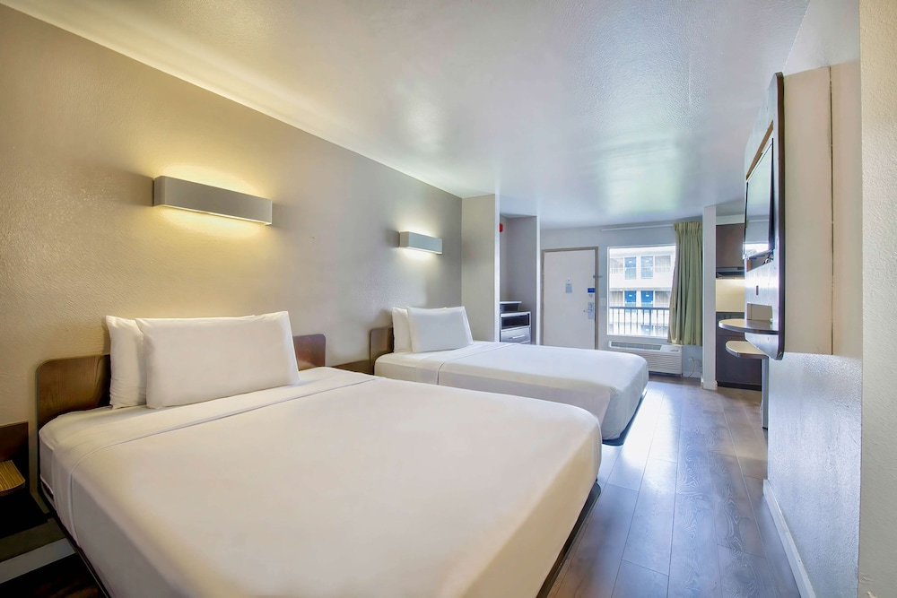 Standard Suite, 2 Double Beds, Non Smoking
