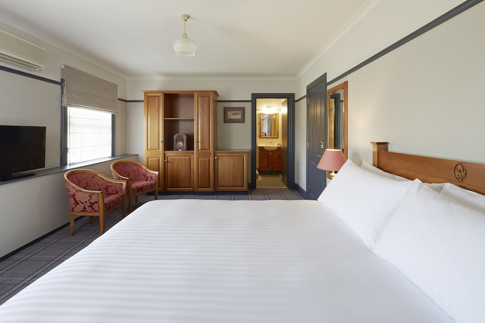 Winter Staycation Superior Room - $20 Grab & Go Credit, Parking, Late Check Out photo 2