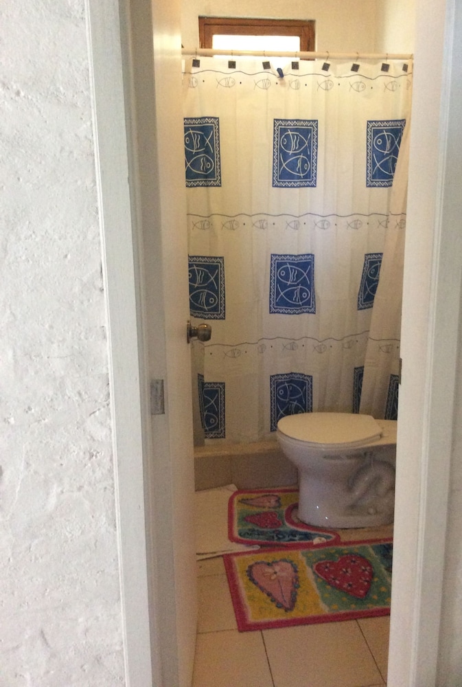 Double Room, 1 King Bed, Shared Bathroom photo 2