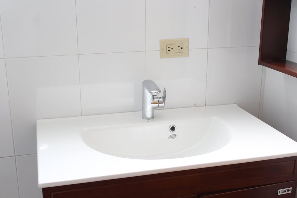 Basic Room, 1 Bedroom, Non Smoking, Courtyard View photo 2