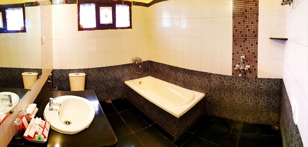 Basic Duplex, 1 Bedroom, Smoking, Partial Sea View photo 3