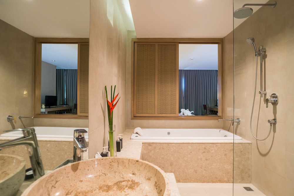 Jacuzzi Deluxe - Hillside - Photo 6