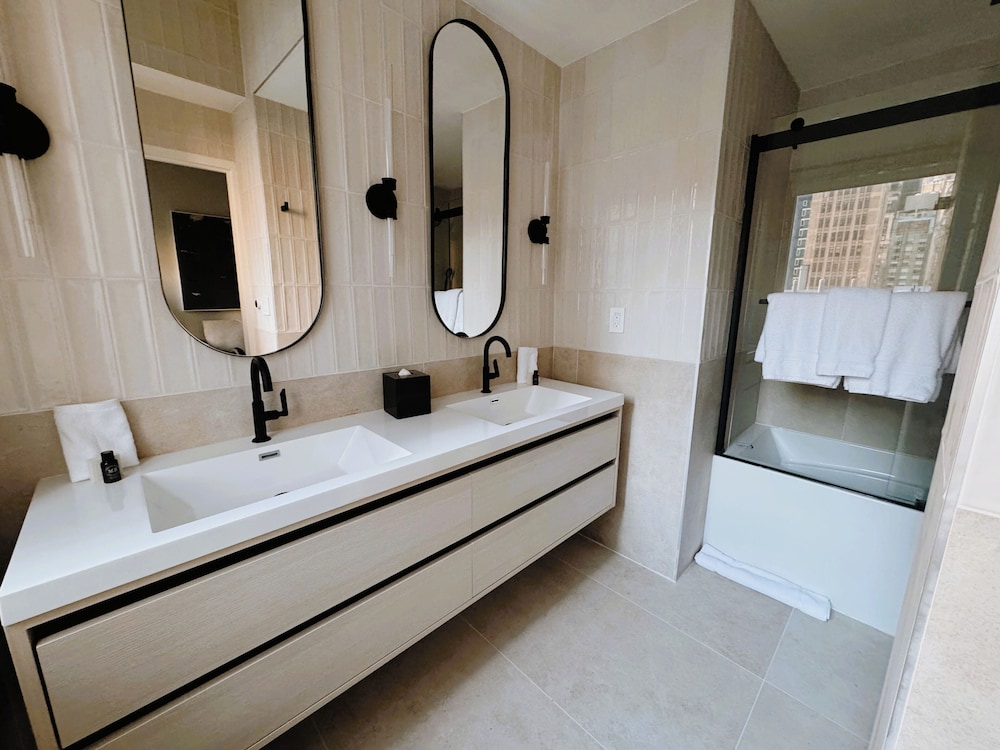 Penthouse (Suite) thumbnail 6