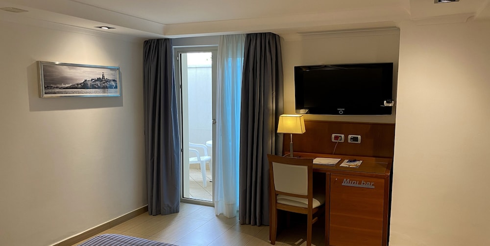 Standard Triple Room - Photo 3