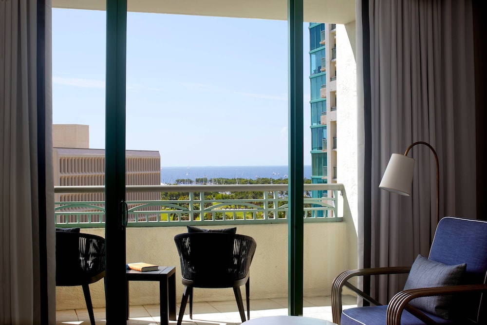 Bay View King, Guest room, 1 King, Bay view, High floor, Balcony