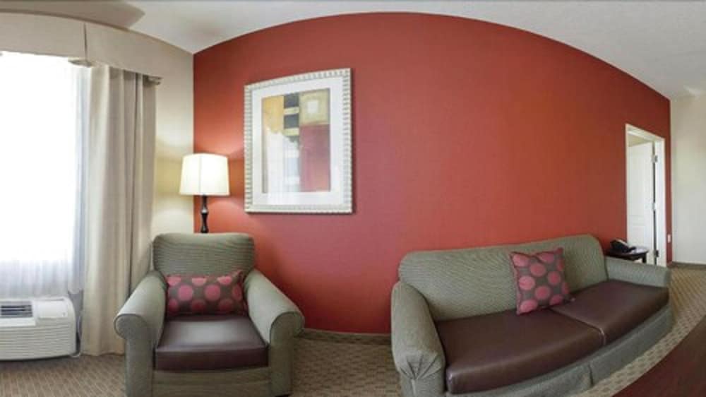 Suite, 1 Bedroom - Photo 4