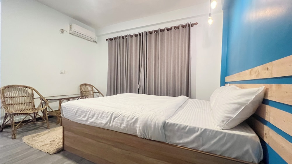 Deluxe Room, 1 Queen Bed - Photo 7