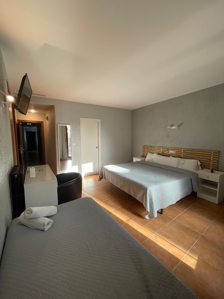 Basic Triple Room, 3 Twin Beds - Photo 5