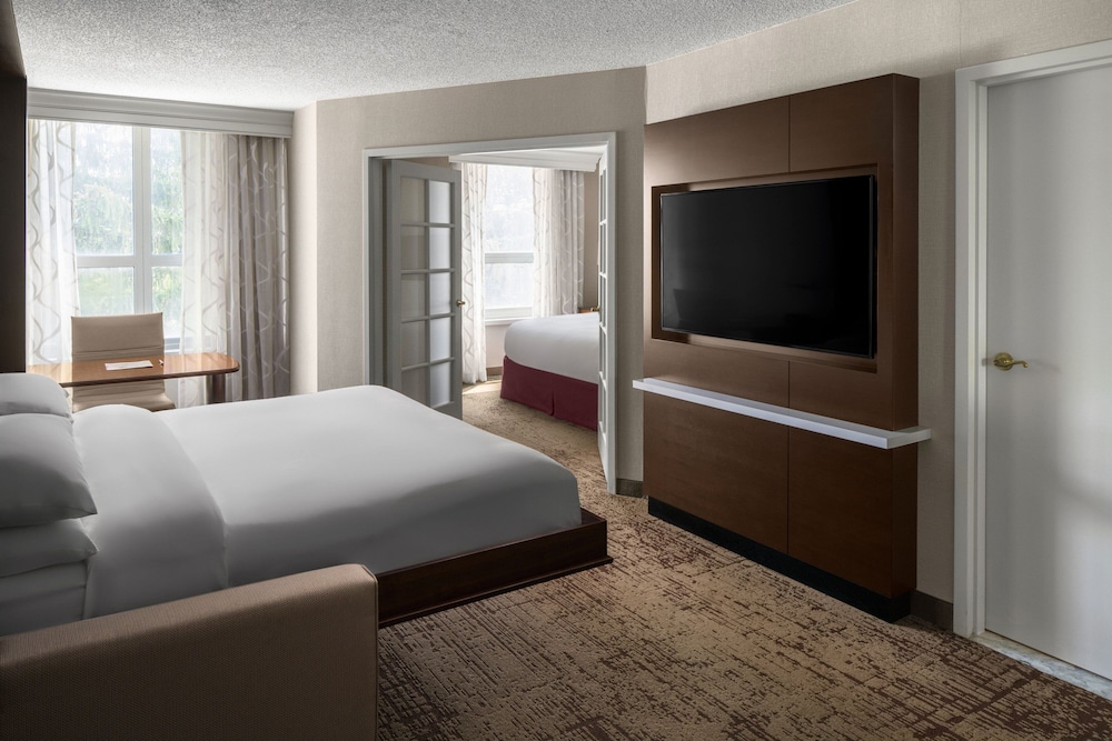 Suite, 1 Bedroom - Photo 7
