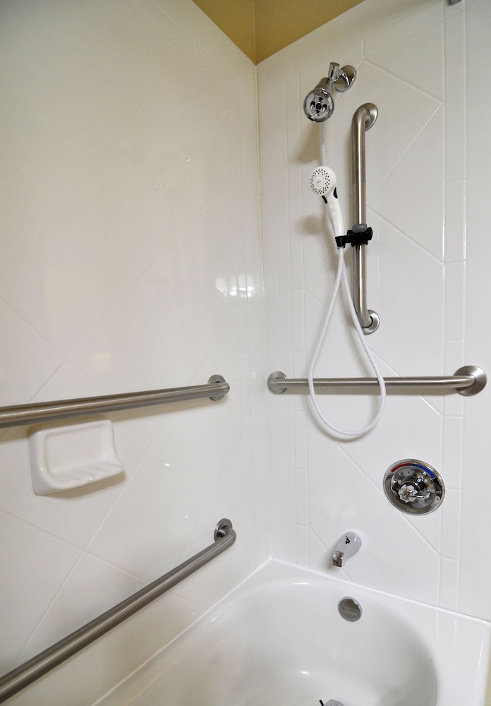 Room, 1 King Bed, Accessible, Non Smoking (Roll-in Shower) - Photo 4