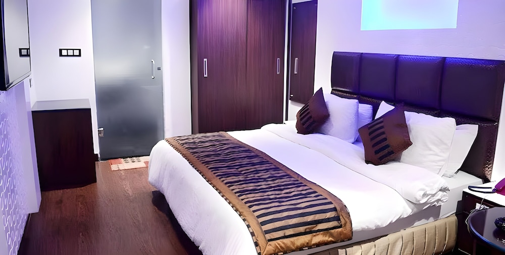 Executive Room - Photo 1