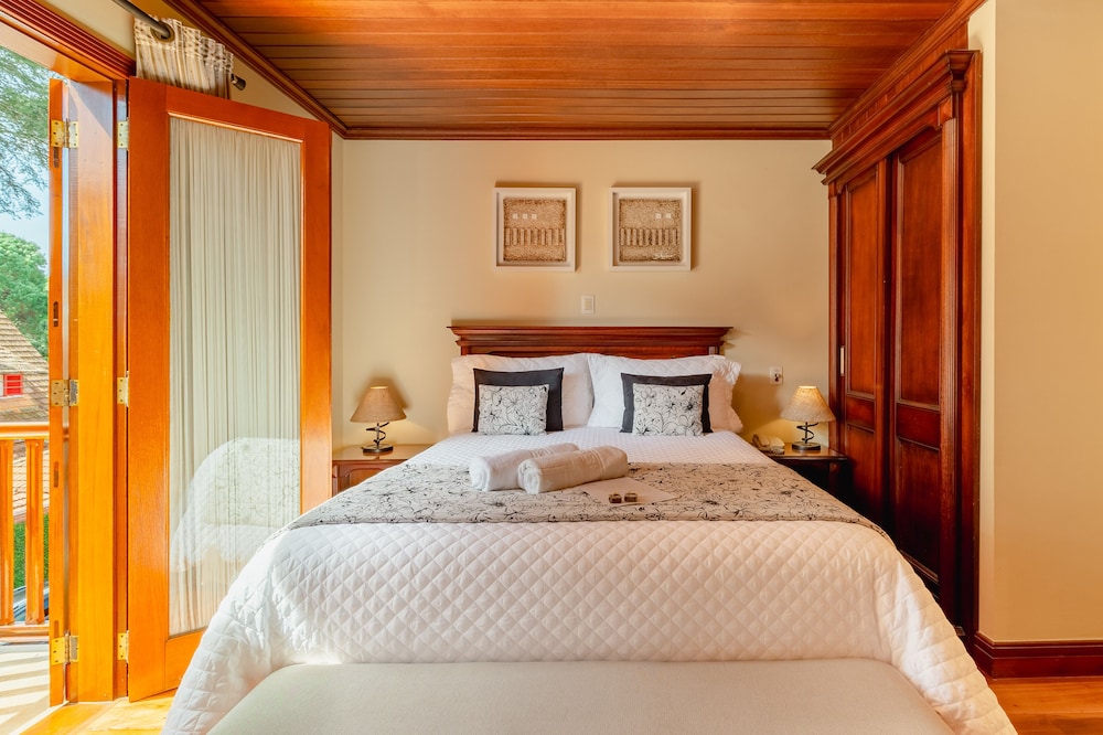 Deluxe Double Room, 1 Queen Bed, Jetted Tub photo 3