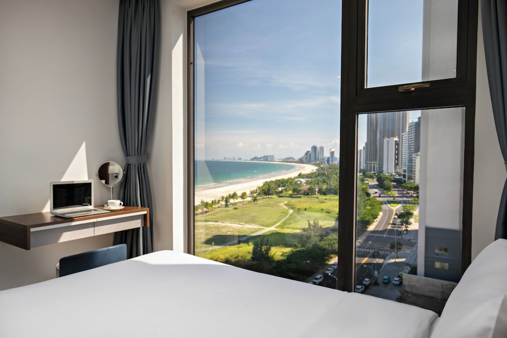 Executive Double or Twin Room, Non Smoking, Partial Ocean View photo 3
