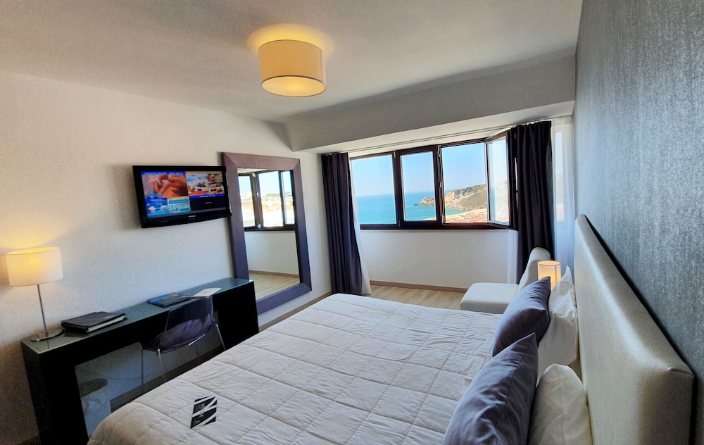 Suite - Photo 2