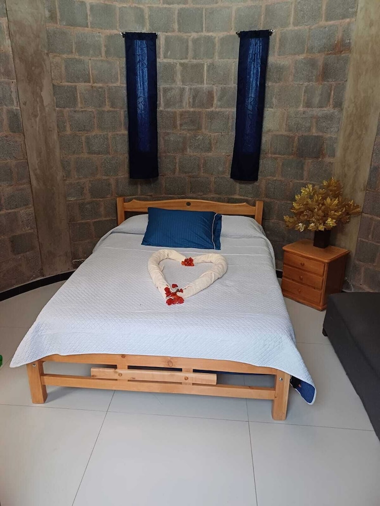 Comfort Room, Mountain View photo 1