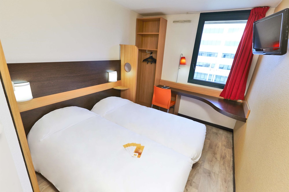 Standard Room, 2 Twin Beds - Photo 16