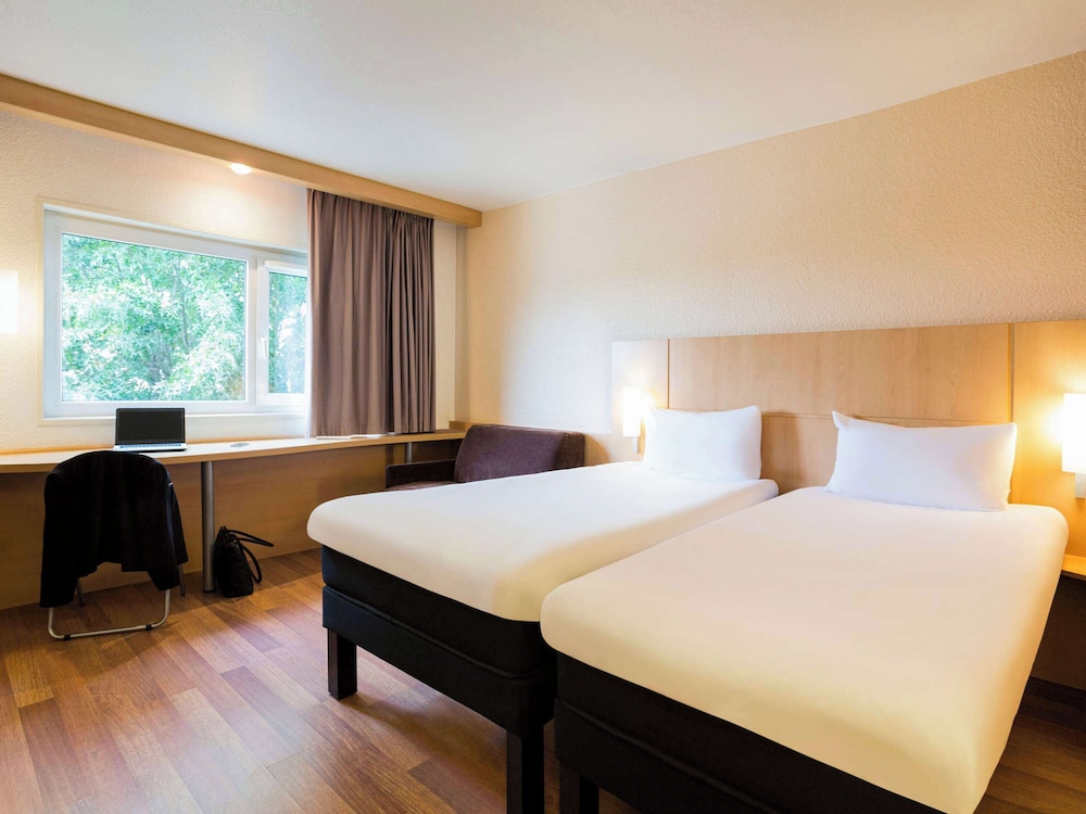 Standard Room, 2 Twin Beds - Photo 1