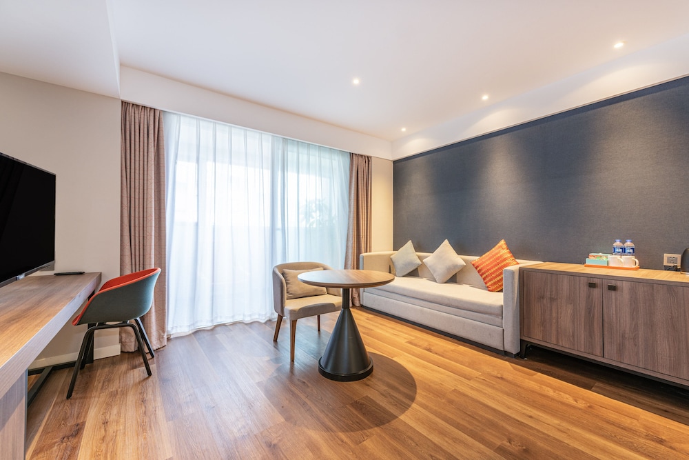 Suite, Multiple Beds (Additional Living Area)