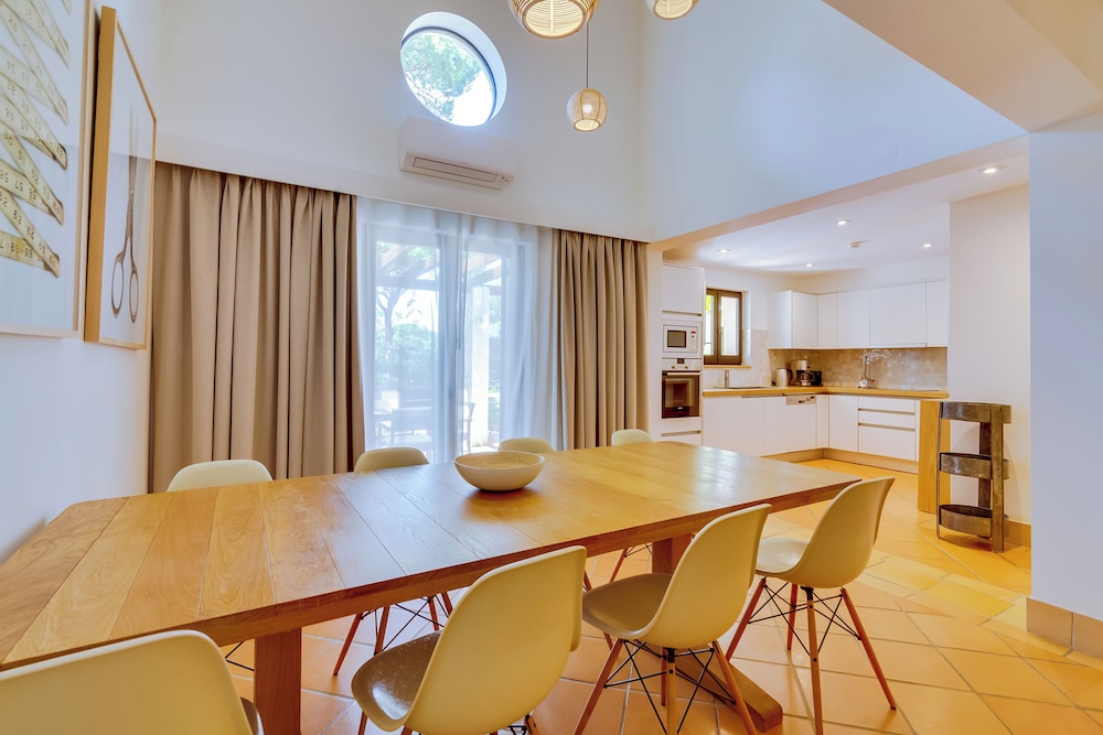 Deluxe Townhouse, 3 Bedrooms thumbnail 5