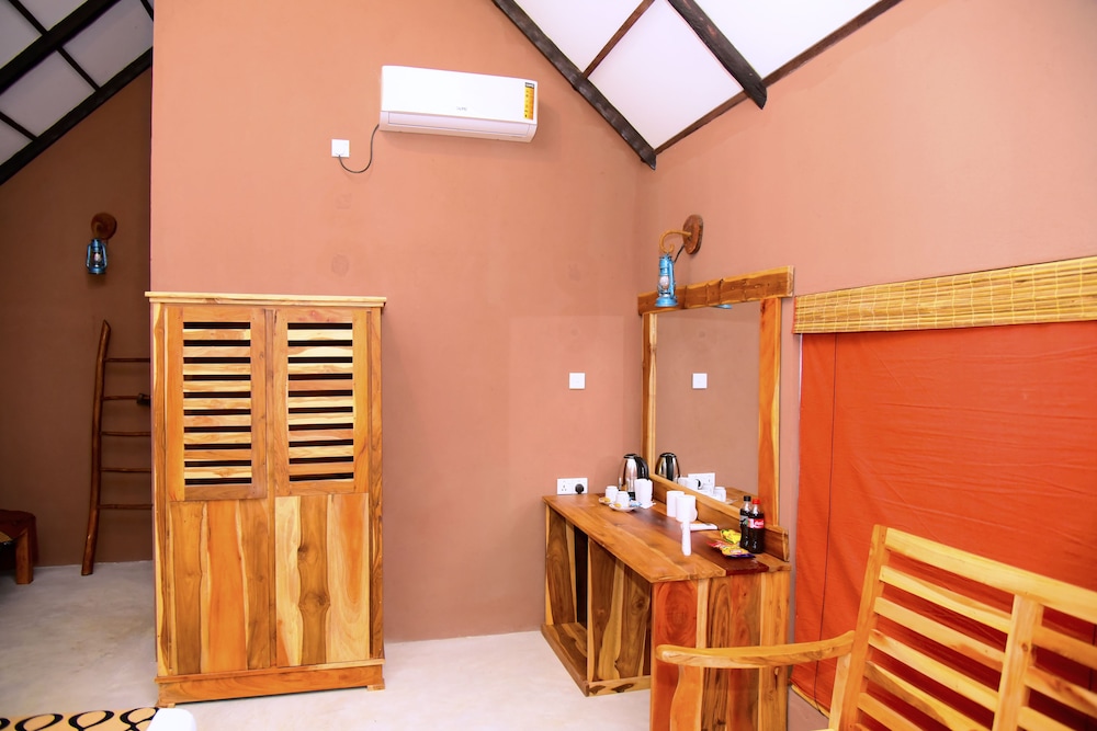 Deluxe Chalet, 1 King Bed, Accessible, Garden View photo 1